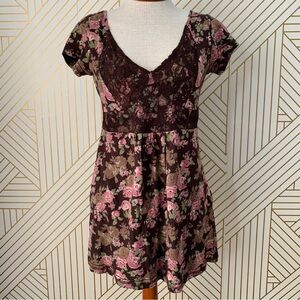 L.E.I. Y2K Floral Babydoll Top Feminine Milkmaid Lace trim Tie back Waist boho L